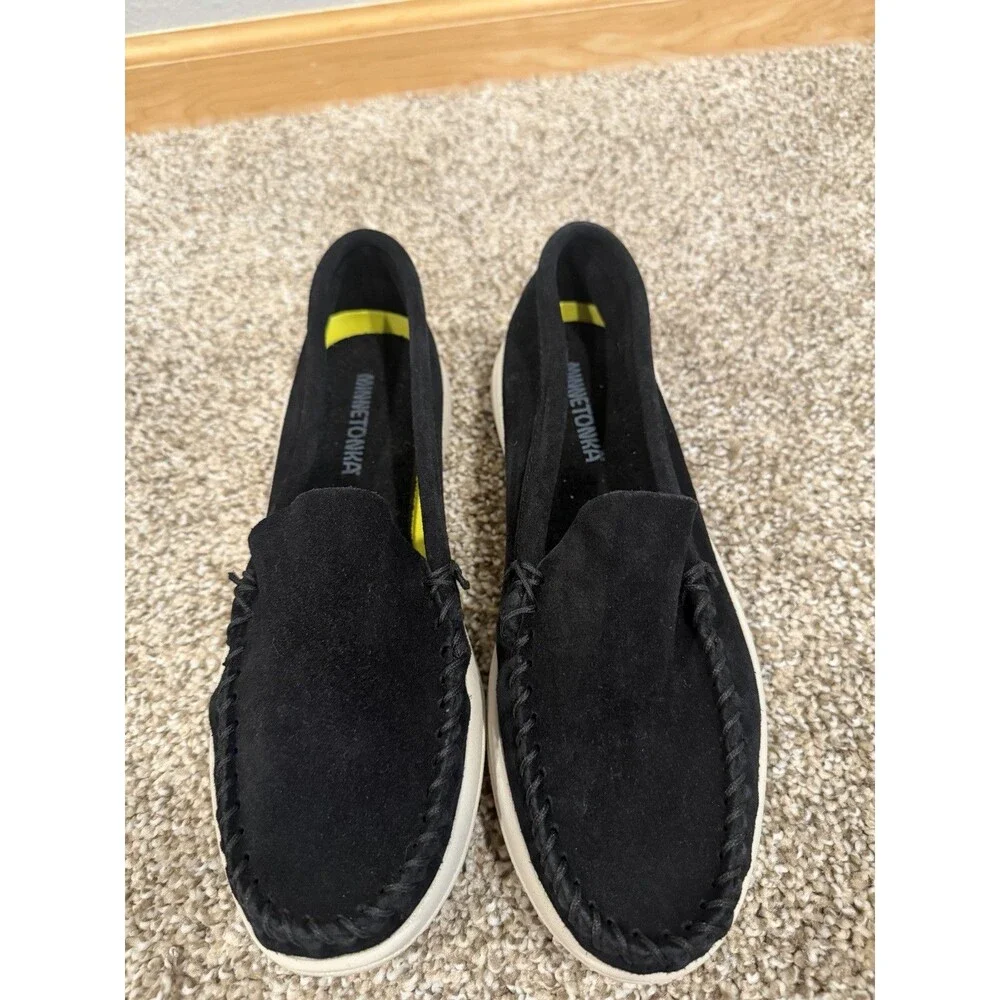 Minnetonka Women’s Discover Classic Slip On Suede Loafers size 8.5 Comfort